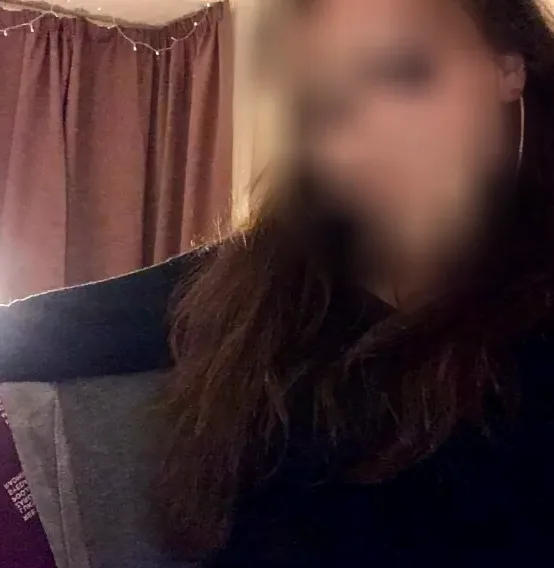 Amber, 25