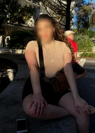 Angela, 39
