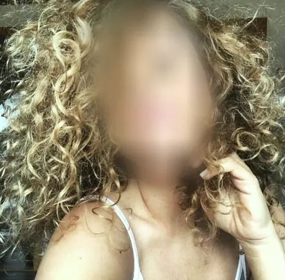 Anneke, 25