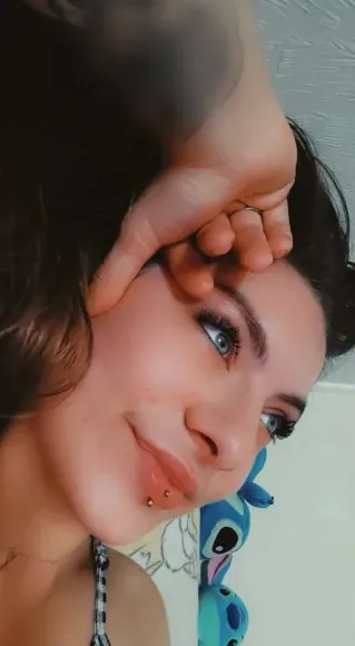Ayla, 24