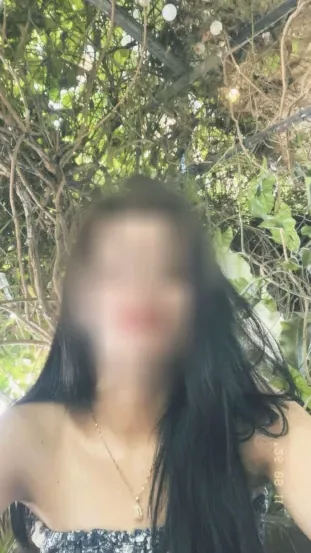 Eva, 24