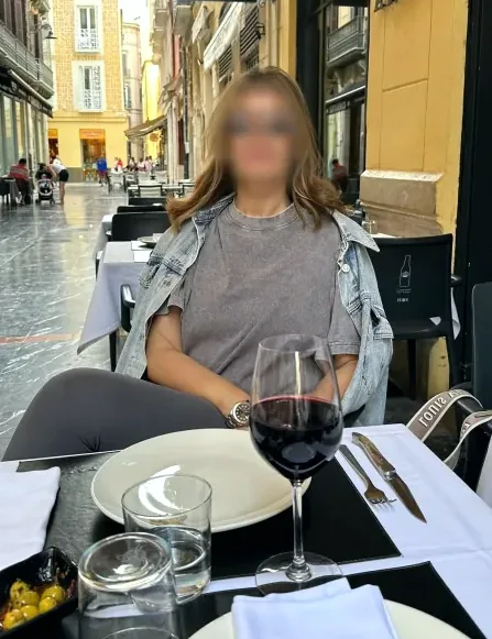 Isabel, 35