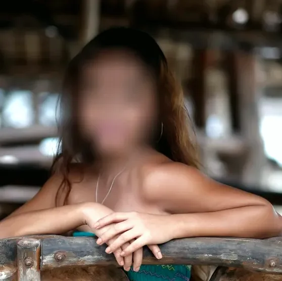 Julia, 35