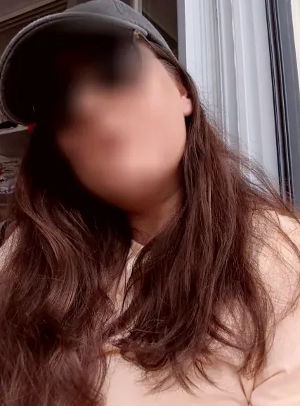 Lois, 32