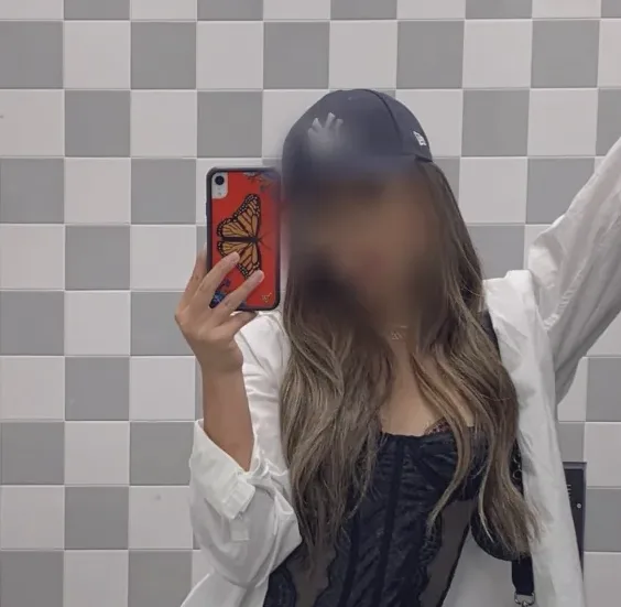 Monique, 20