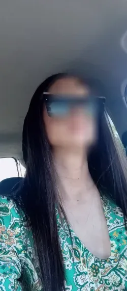 Nina, 39