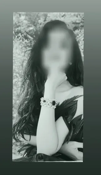 Rania, 28