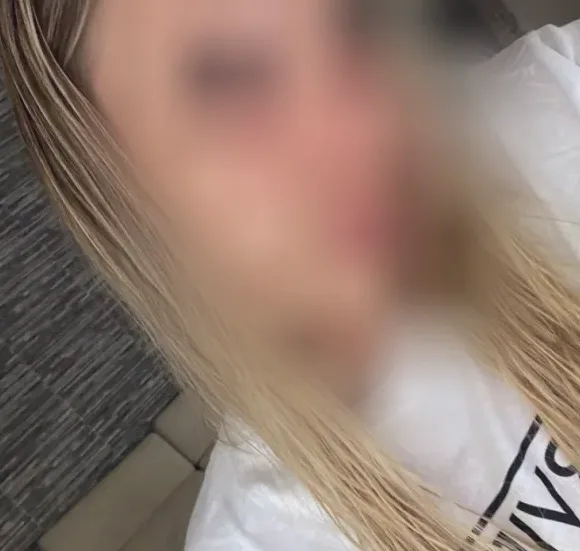 Wendy, 20