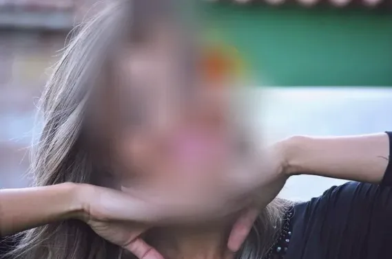 Zoe, 36